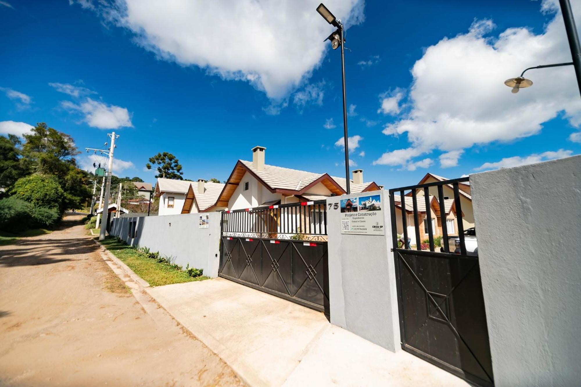 Chalet Estilo De Campos